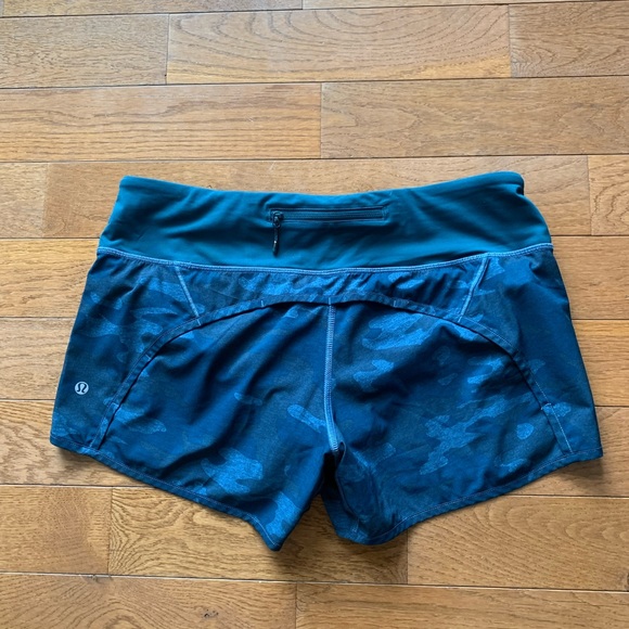 💙LULULEMON RUN TIMES SHORT 4”-CAMO OIL SLICK BLUE - Picture 4 of 15